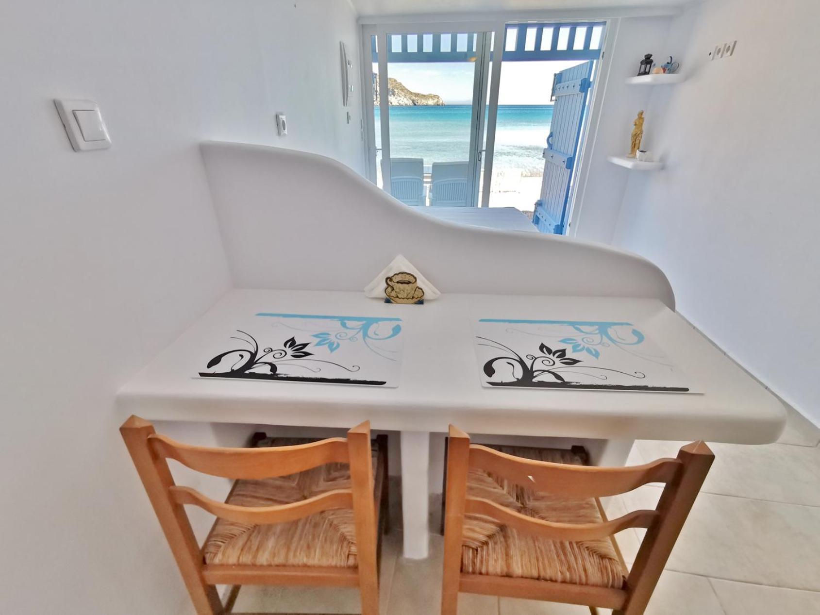 Blue Mare Apartments On The Beach Firopotamos Habitación foto