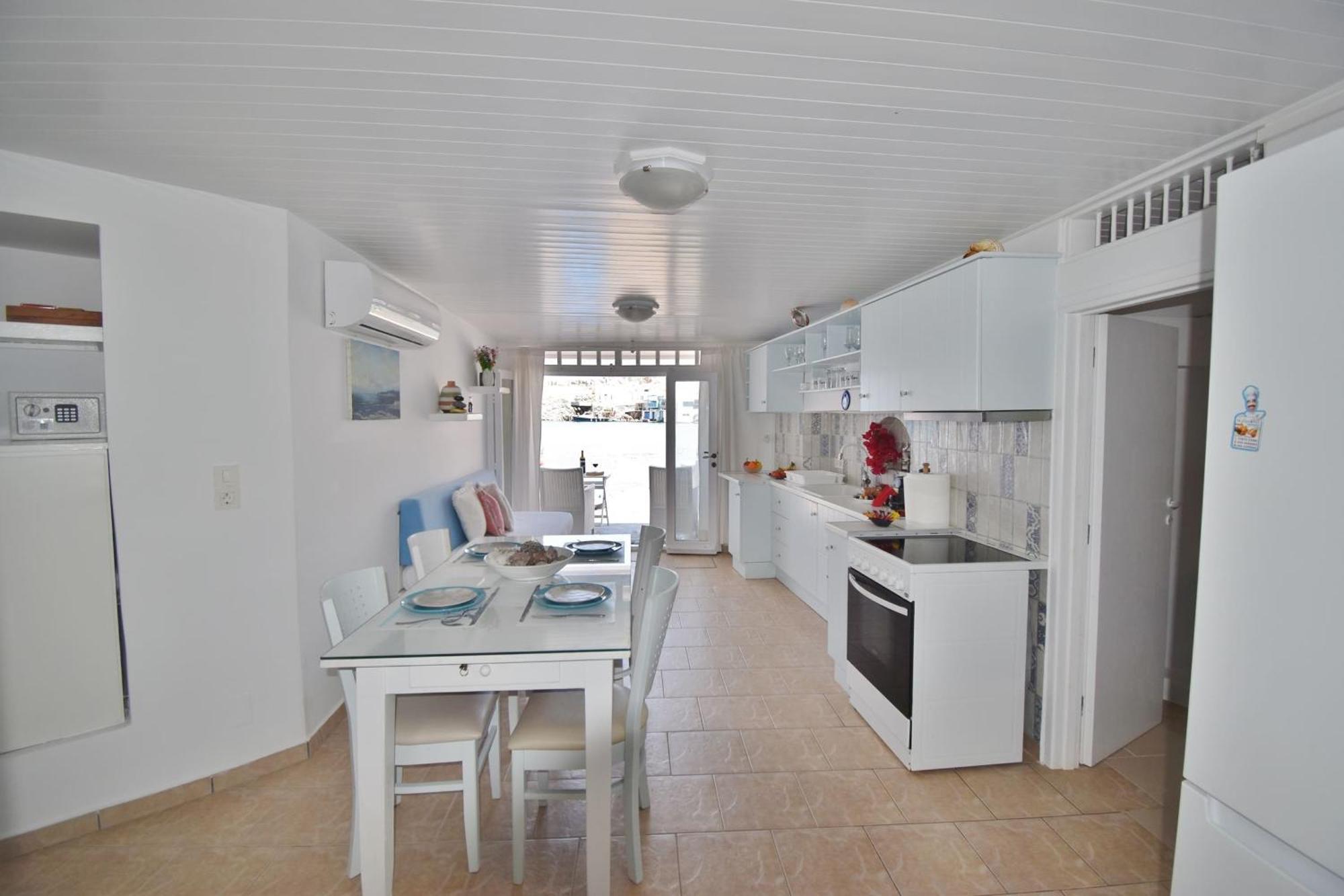 Blue Mare Apartments On The Beach Firopotamos Habitación foto